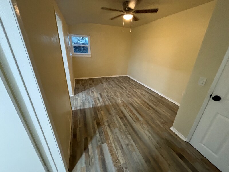 Building Photo - 1129 E 103rd St