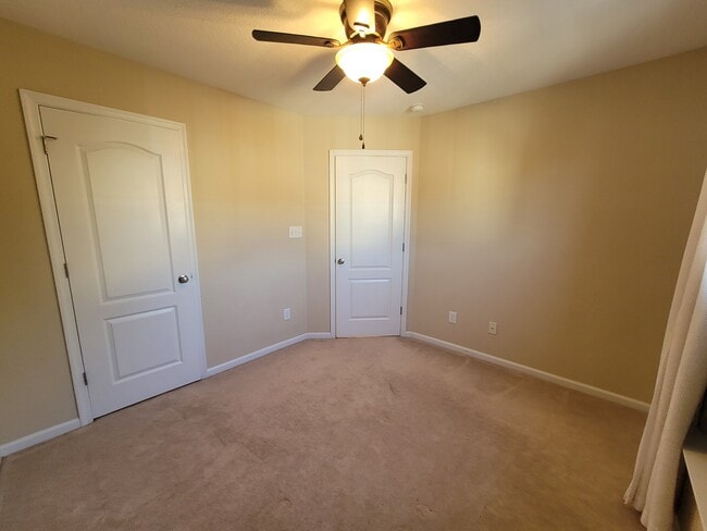 Building Photo - 4969 Almandine Ave