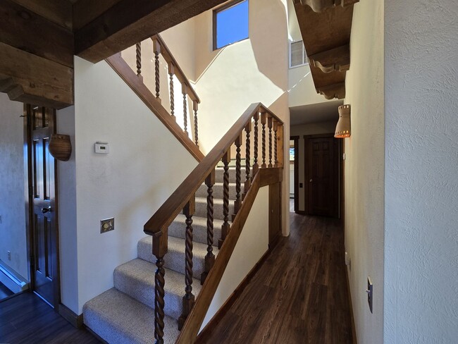 Building Photo - 2835 Don Quixote