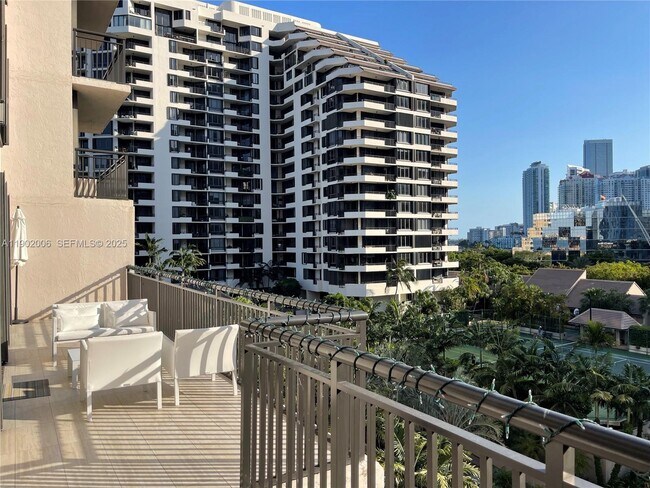 Building Photo - 540 Brickell Key Dr