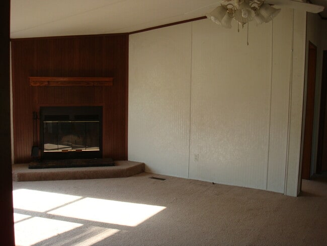 Building Photo - THREE BEDROOM, TWO BATH DOUBLEWIDE