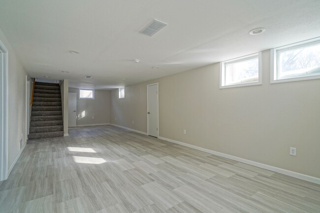 Building Photo - 1610 9th Ave N