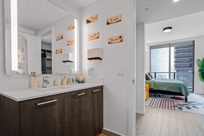 Building Photo - 404 NE 2nd Ave