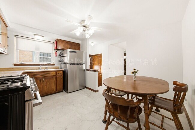 Building Photo - 5144 S Melvina Ave