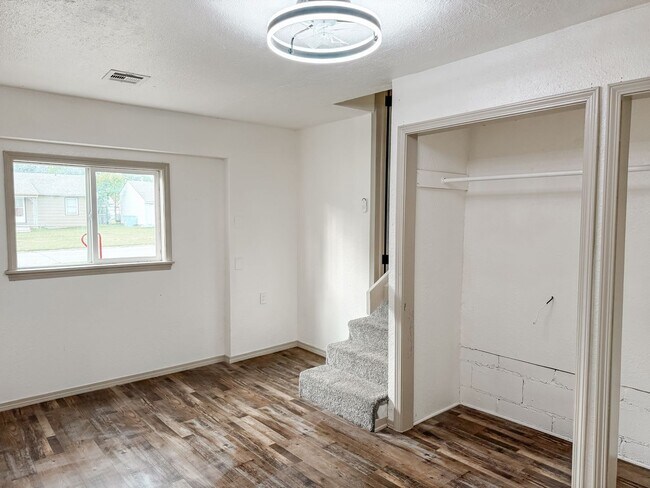 Building Photo - Charming Riverside Home with Modern Upgrad...