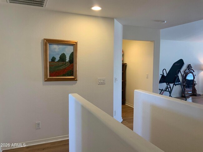 Building Photo - 2114 E Aire Libre Ave