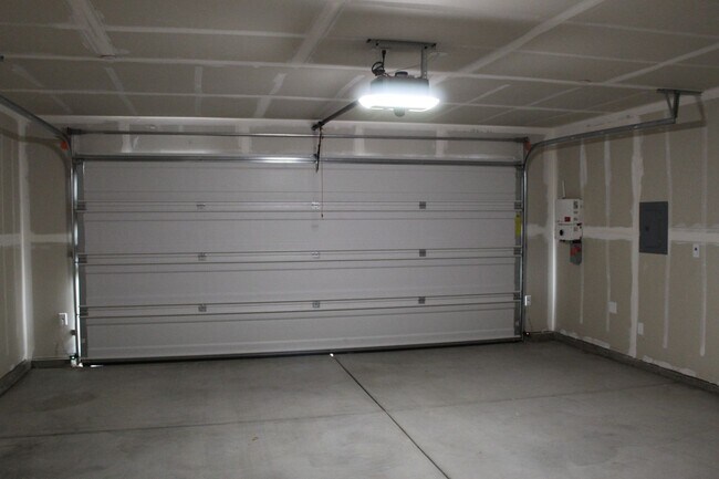 Building Photo - Brand New Home for Rent with Mother In Law Suite and Solar- Sydney Park