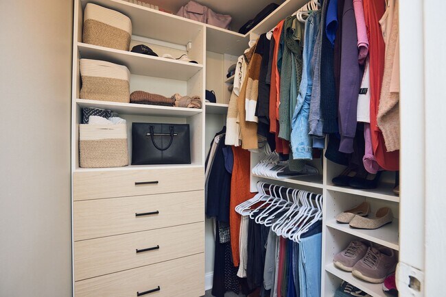 Building Photo - Furnished Buckhead Studio in Prime Peachtree Location