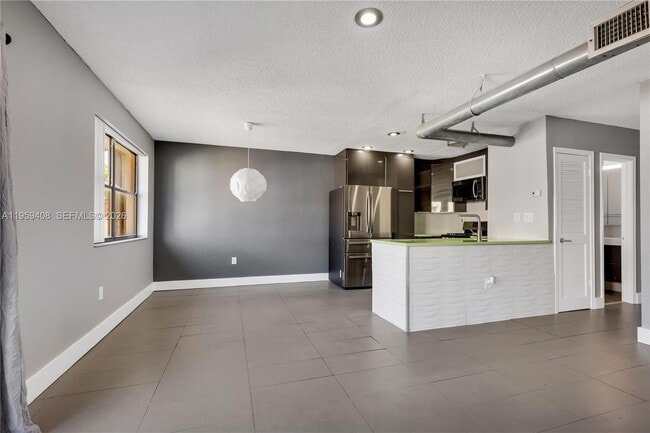 Building Photo - 10639 SW 113th Pl