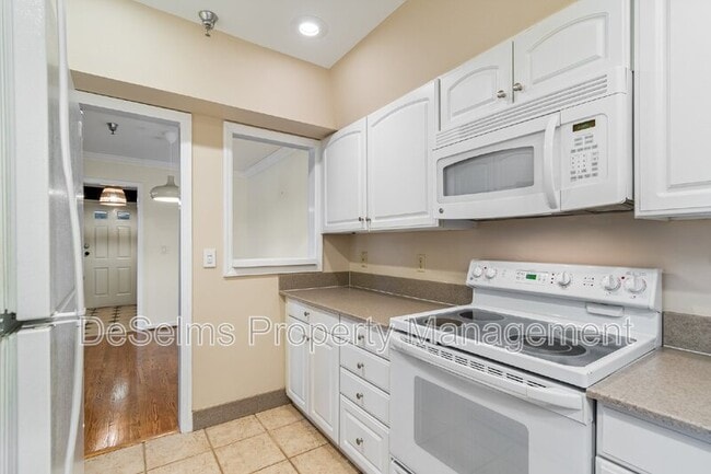 Building Photo - 5025 Hillsboro Pike