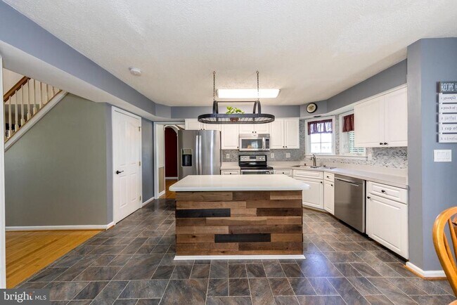 Building Photo - 740 Hickory Limb Cir