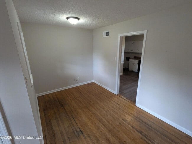 Building Photo - 1435 Vicksburg Dr