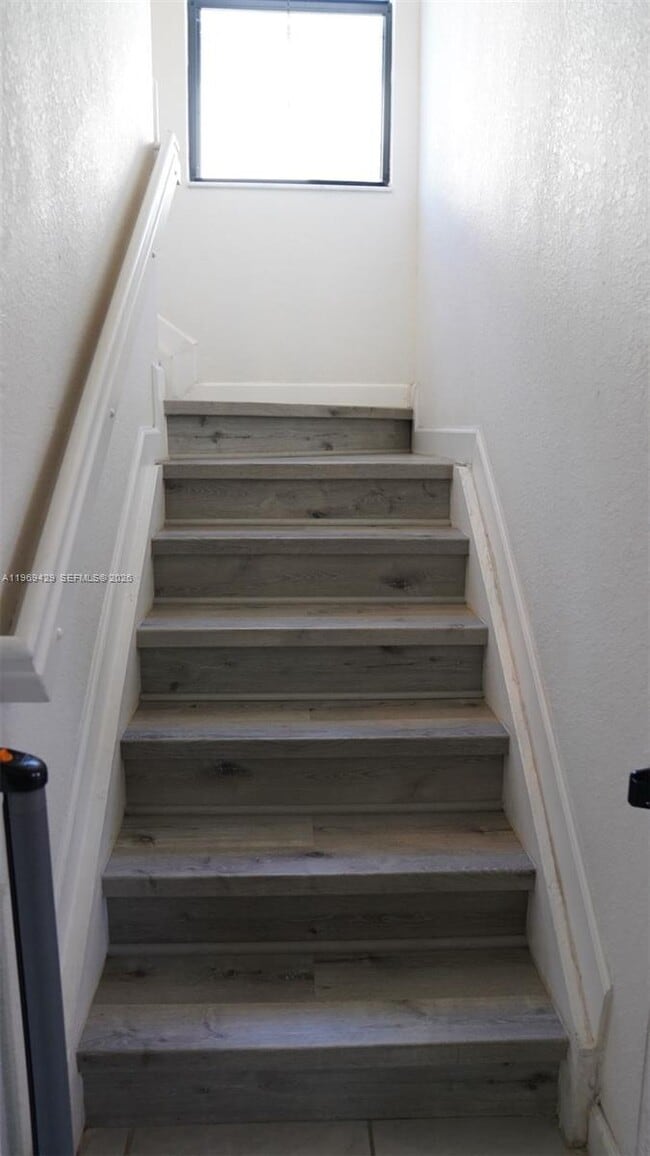 Building Photo - 549 NW 204th St