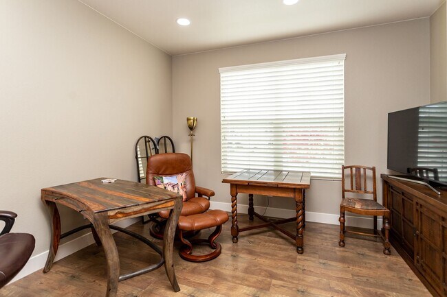 Building Photo - Stunning Flying Horse Patio Home with Stun...
