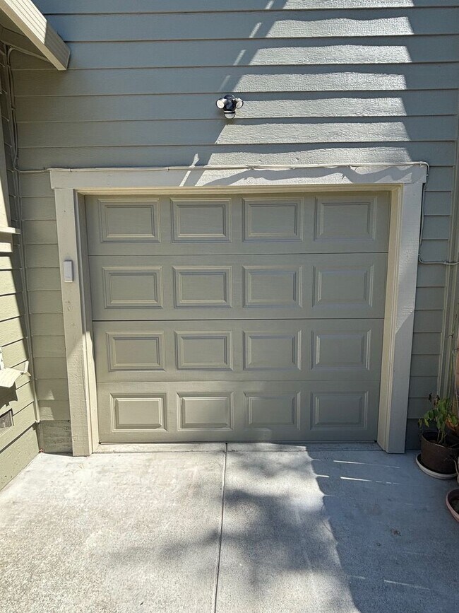 Building Photo - 1732 Mount Olive Dr