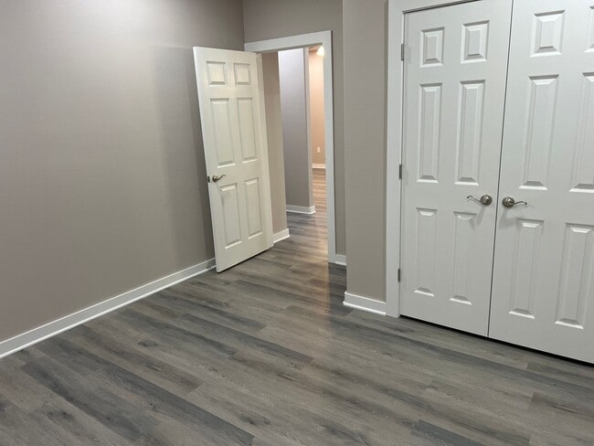 Building Photo - 923 Callie Ave