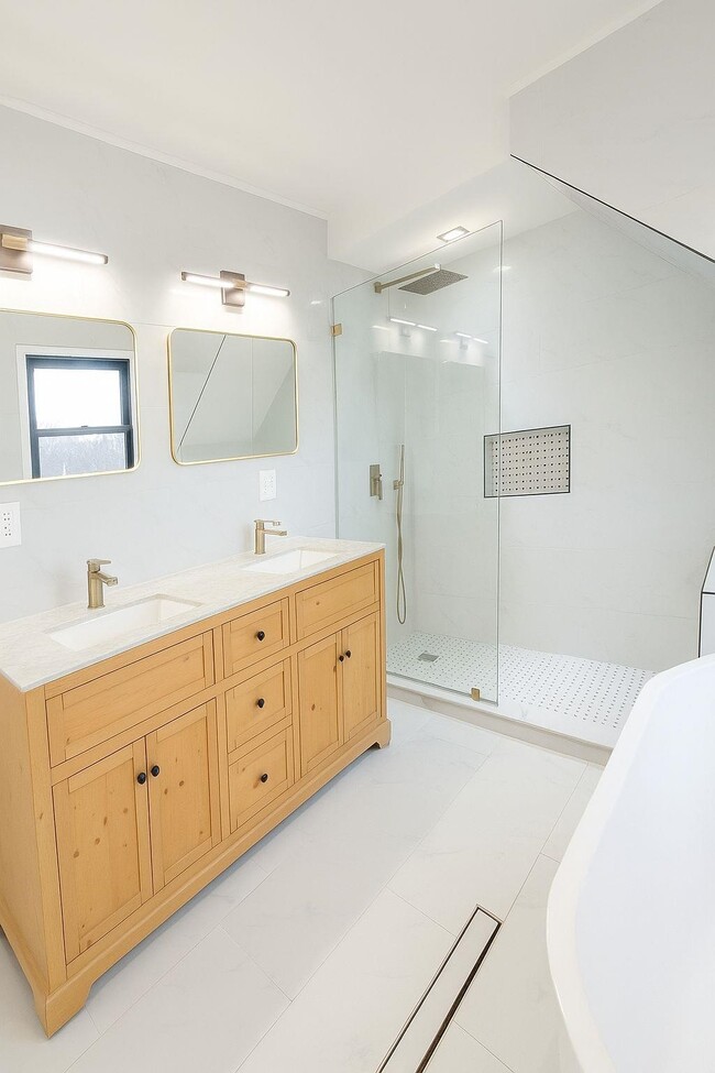 Building Photo - 996 Palisade Ave