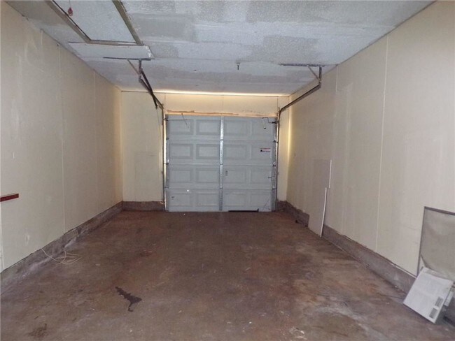 Building Photo - 3061 Overland Dr