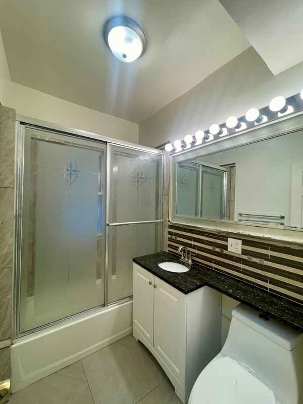 Building Photo - 3549 W Dickens Ave
