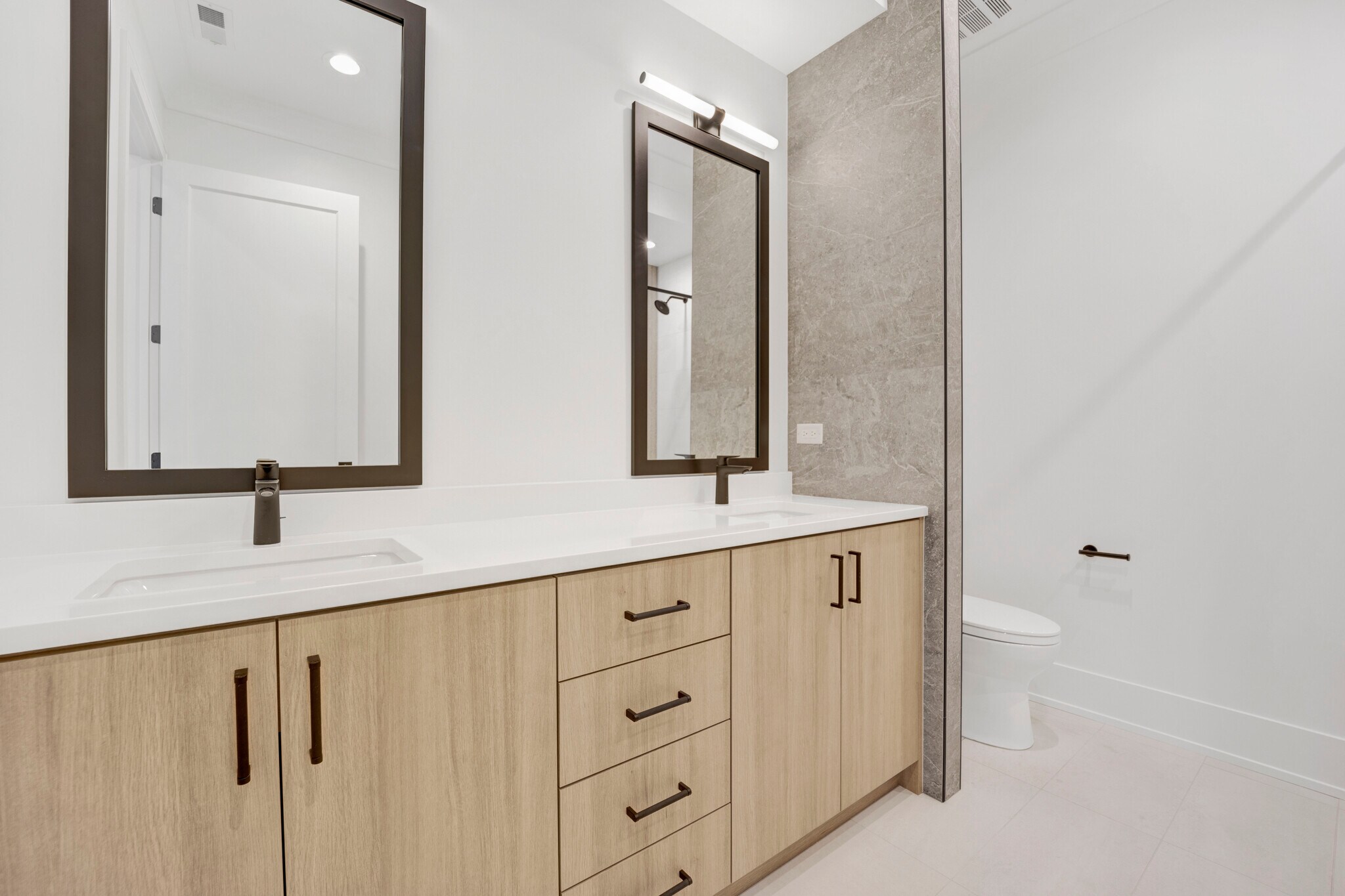 Building Photo - 4918 N Lincoln Ave