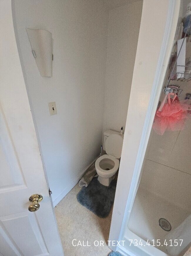 Building Photo - 110 E Summit St