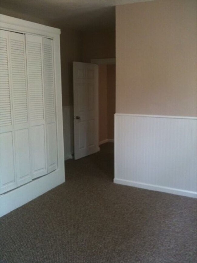 Building Photo - Beautifully Renovated Home in South Side Flats