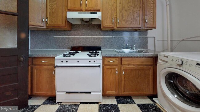 Building Photo - 728 Rock Creek Church Rd NW