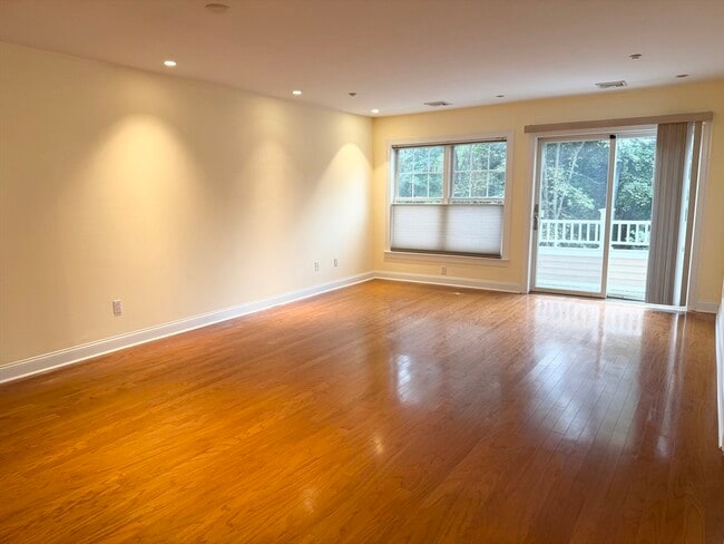 Building Photo - 11 Cheriton Rd