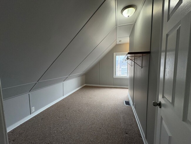 Building Photo - Newly Renovated 2 Bedroom House in Avalon!