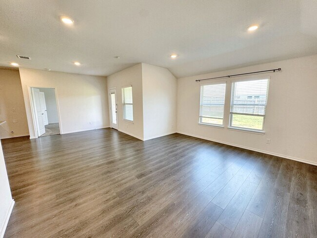 Building Photo - 3/2 in Magnolia Master Planned Community!
