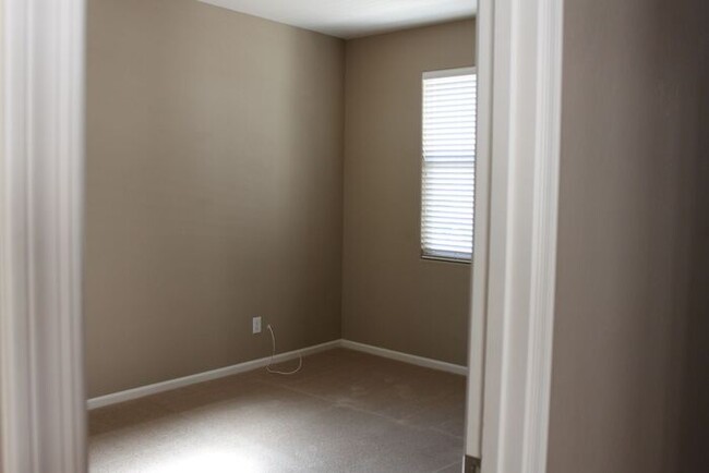 Building Photo - Great Gilbert Location!