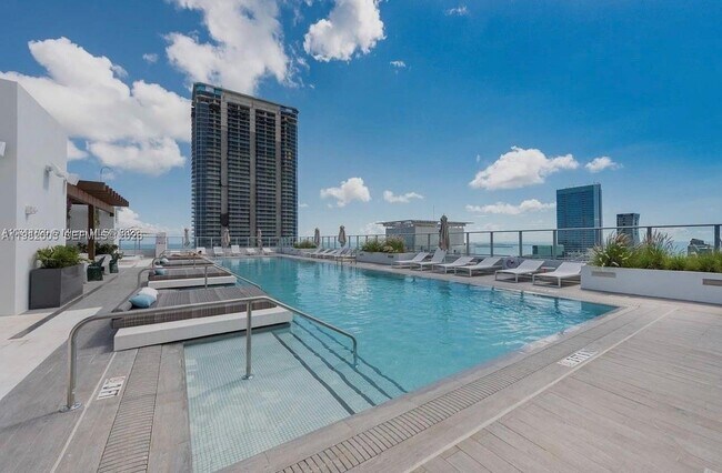 Building Photo - 1010 Brickell Ave