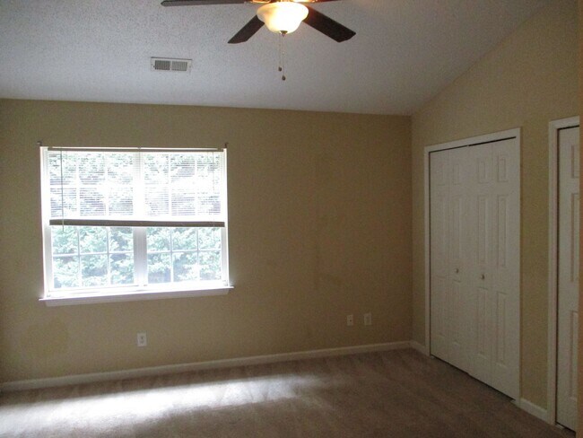 Building Photo - Pretty Townhouse for Rent in Rachel's Keep...