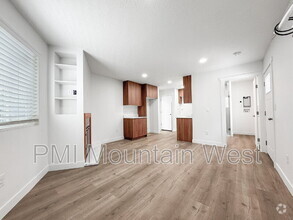 Building Photo - 985 Horsley Cir