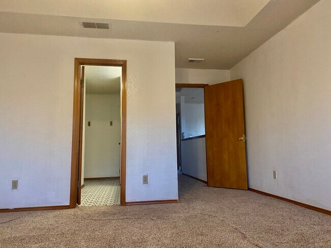 Building Photo - 1945 Zenaida Ave