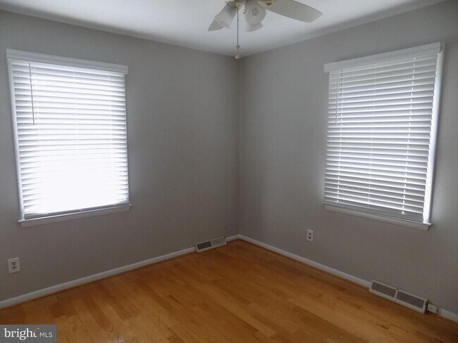 Building Photo - 313 Glenville Rd