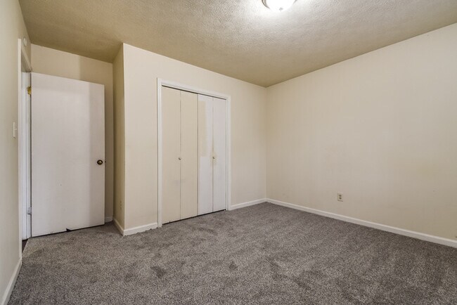 Building Photo - Charming 3-Bedroom Home