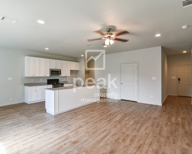 Building Photo - $1950! 3Bed/2Bath home in Fort Worth!