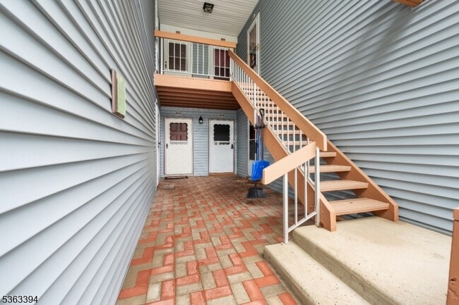 Building Photo - 111 Aimwick Ct