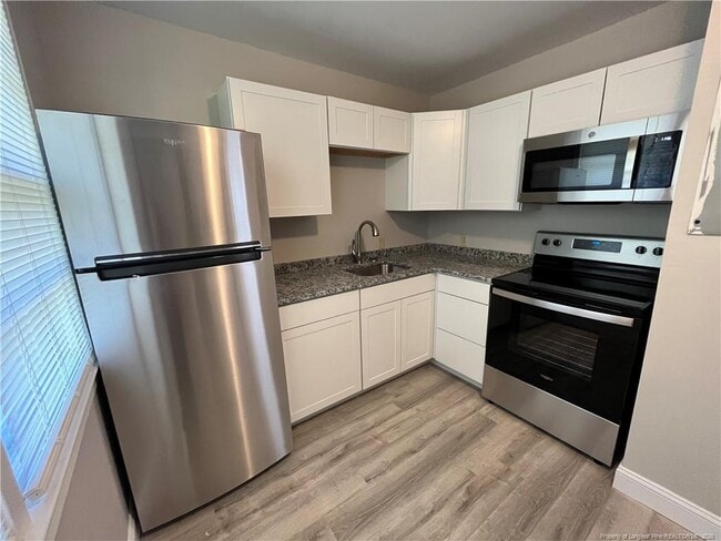 Building Photo - 2110 Rogers Dr