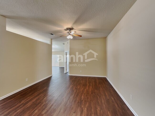 Building Photo - 12333 Anarania Dr