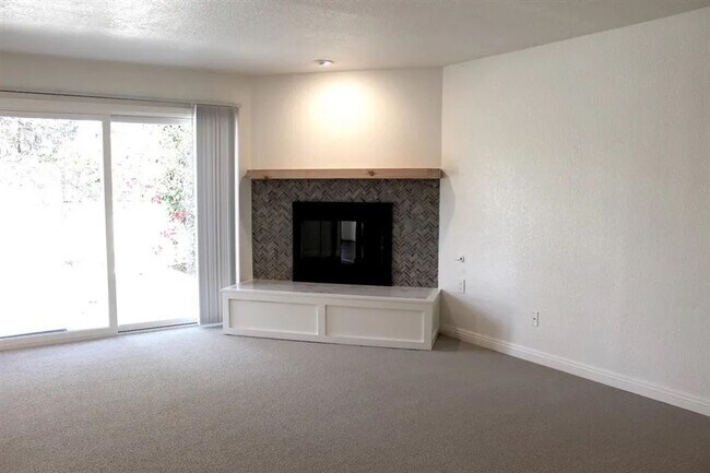 Building Photo - West Del Mar Coastal Townhome | Ocean Views | Walk to the Beach