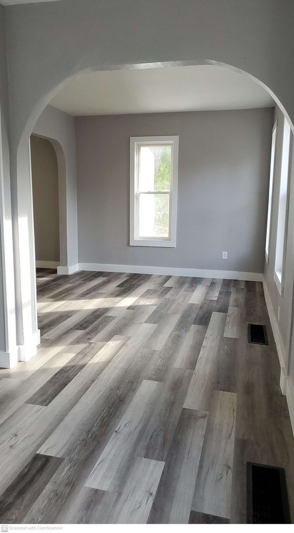 Building Photo - Great 3 bed 2 bath close to everything; more space than you think!