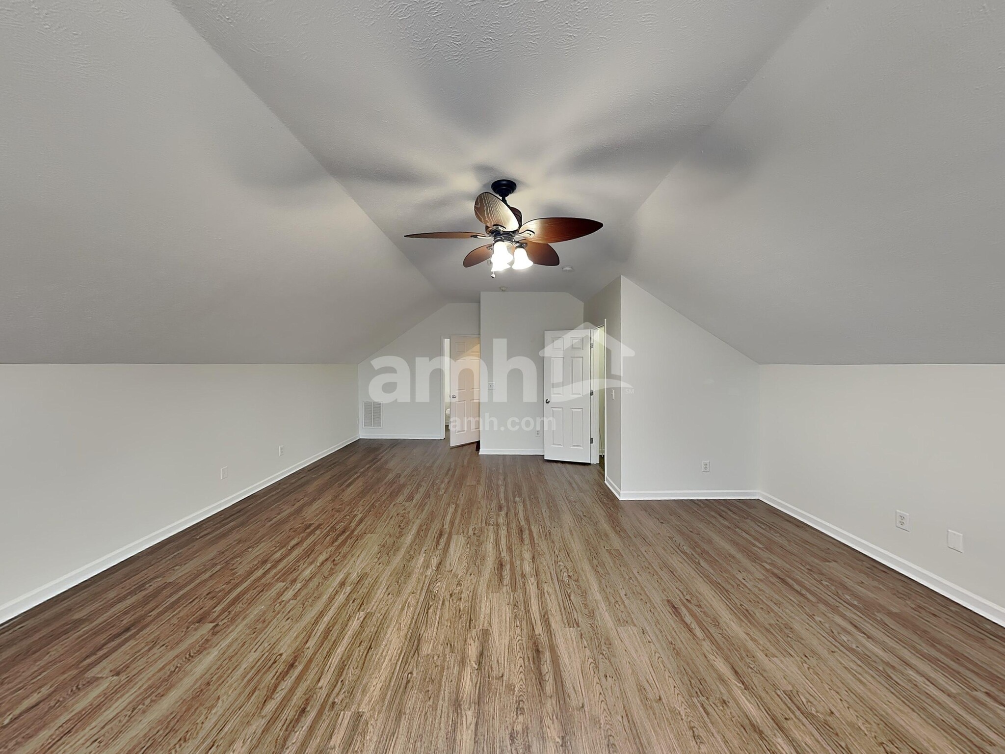 Building Photo - 1883 Portview Dr