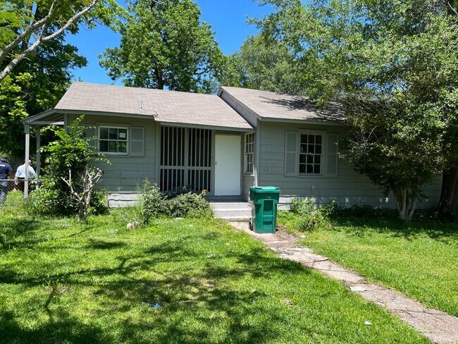 Building Photo - 22 E Lutcher Ave