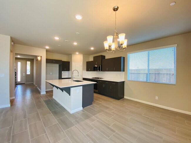 Building Photo - COMING SOON! $2,750 Ashlan & Highland, 4 B...