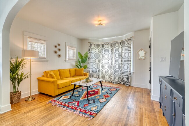 Building Photo - 2215 SE Powell Blvd