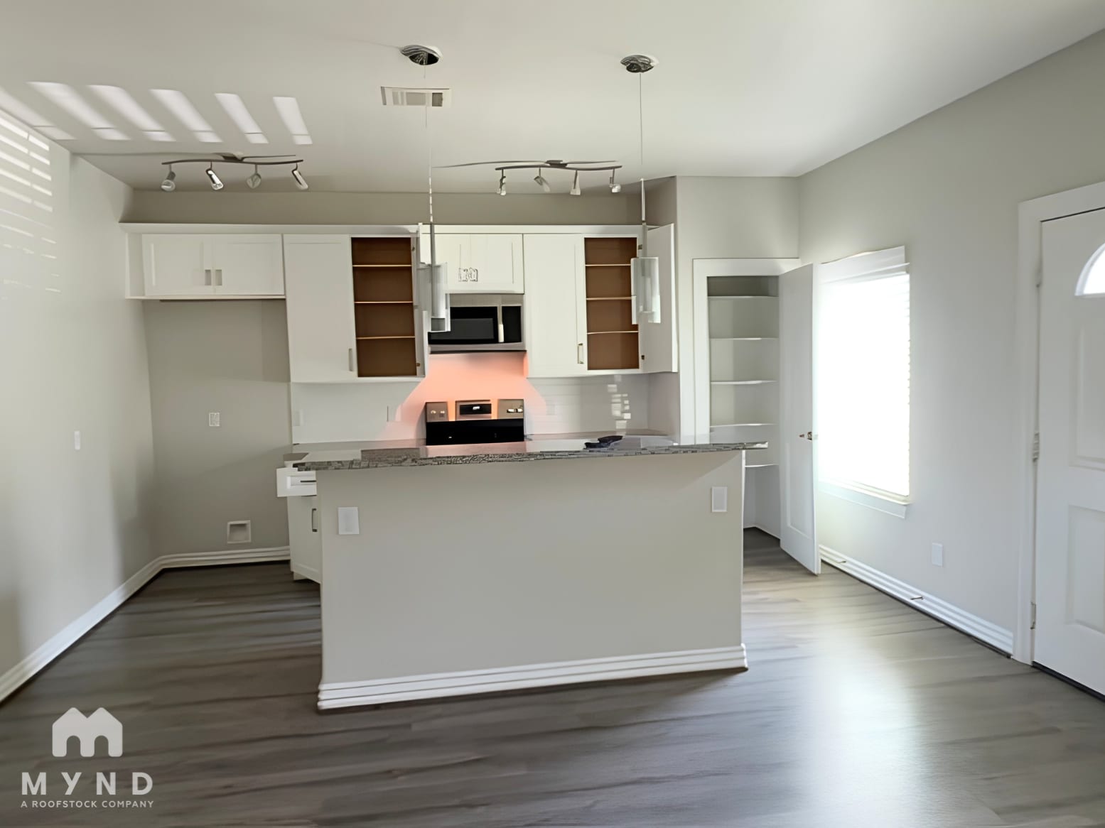 Building Photo - 10401 Cathedral Dr