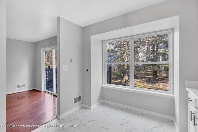 Building Photo - 204 Finch Ct