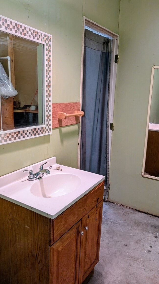 Building Photo - 3451 Sharon Rd